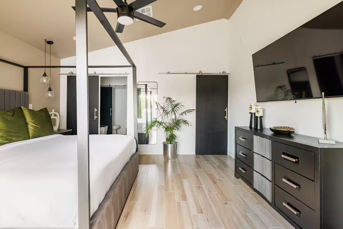Modern All-En-Suite Home - Bedroom Sitting Area Modern All-En-Suite Home bedroom sitting area at a direct-booking vacation rental in Phoenix, Arizona