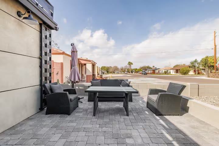 Modern All-En-Suite Home - Covered Patio Dining Modern All-En-Suite Home covered patio dining at a direct-booking vacation rental in Phoenix, Arizona