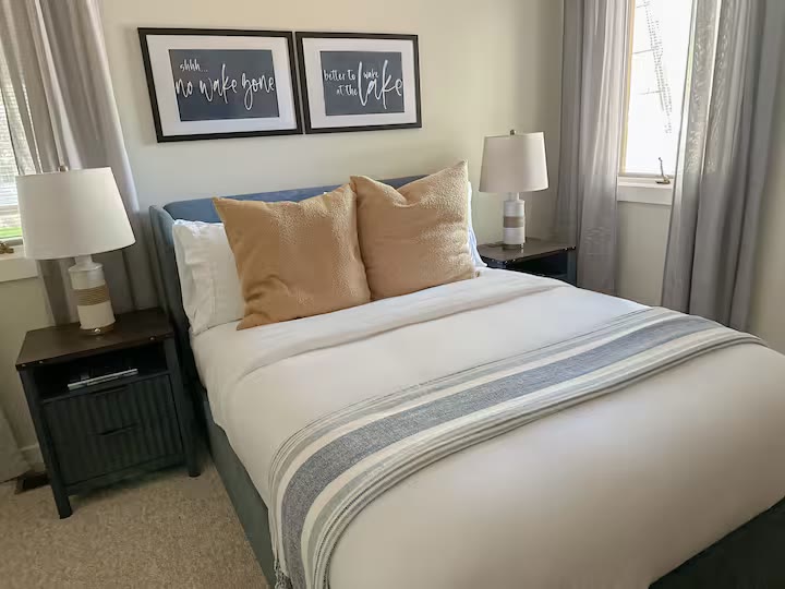 The Angler's Canoe Lake House - Bunk Bedroom The Angler's Canoe Lake House bunk bedroom at a direct-booking vacation rental in Cedar Bluff, Alabama